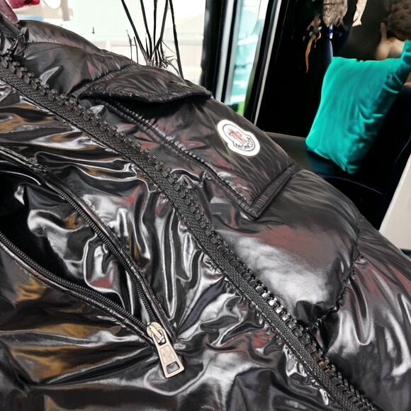 Moncler Men's and Women's Black Down Jackets - Picture 5 of 7